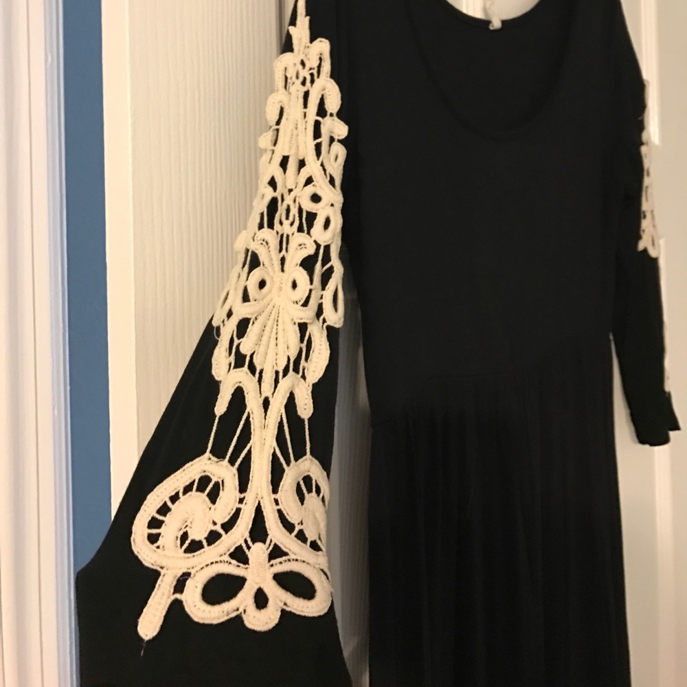 Pink blush maternity black w/cream maxi - Picture 2 of 2